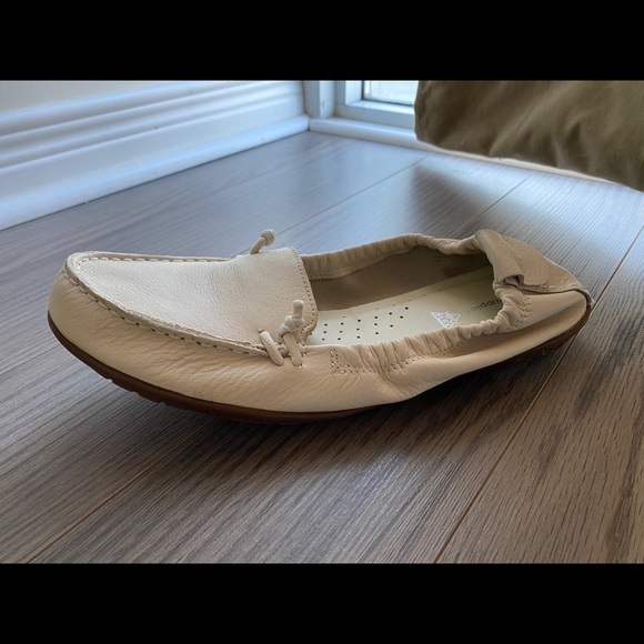Hush Puppies Cream Leather Slip-on Loafers Size 10 - Picture 4 of 7